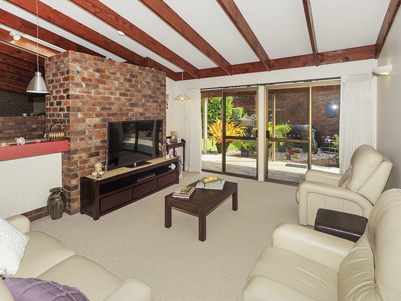 11 HULME ST, Clontarf QLD 4019