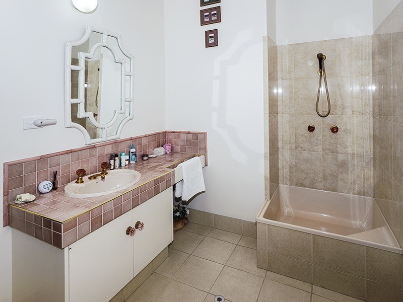 11 HULME ST, Clontarf QLD 4019