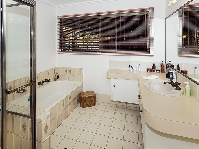 11 HULME ST, Clontarf QLD 4019