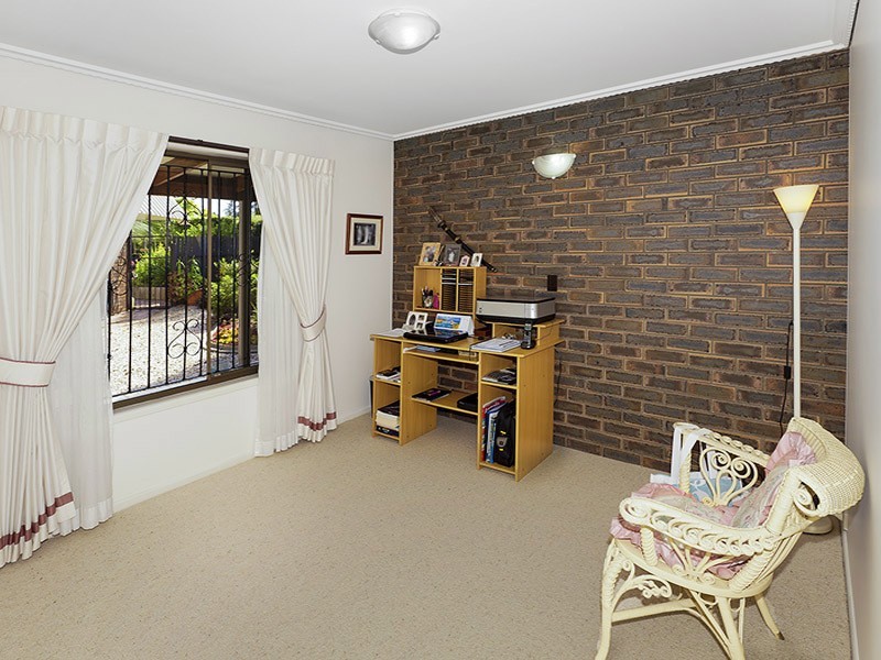 11 HULME ST, Clontarf QLD 4019