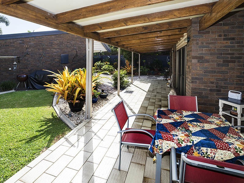 11 HULME ST, Clontarf QLD 4019