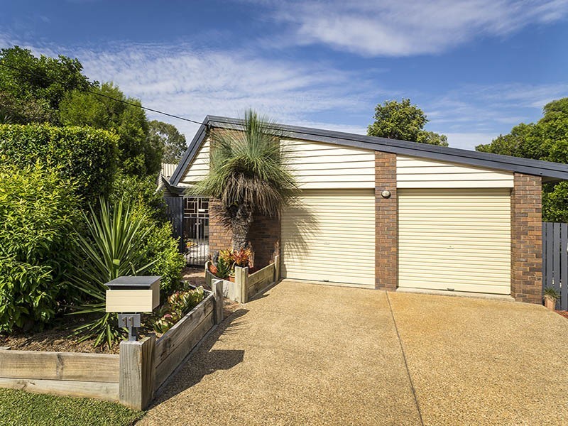 11 HULME ST, Clontarf QLD 4019