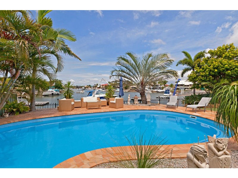 111 GRIFFITH ROAD, Newport QLD 4020