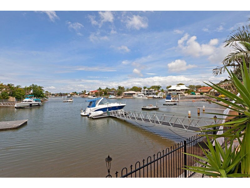 111 GRIFFITH ROAD, Newport QLD 4020