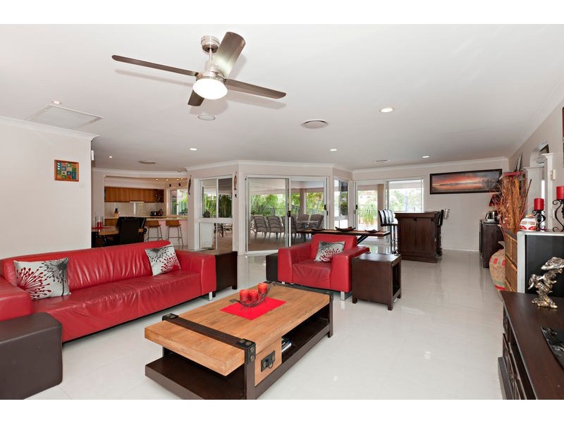 111 GRIFFITH ROAD, Newport QLD 4020