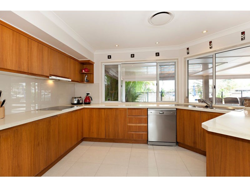 111 GRIFFITH ROAD, Newport QLD 4020
