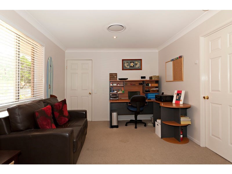 111 GRIFFITH ROAD, Newport QLD 4020