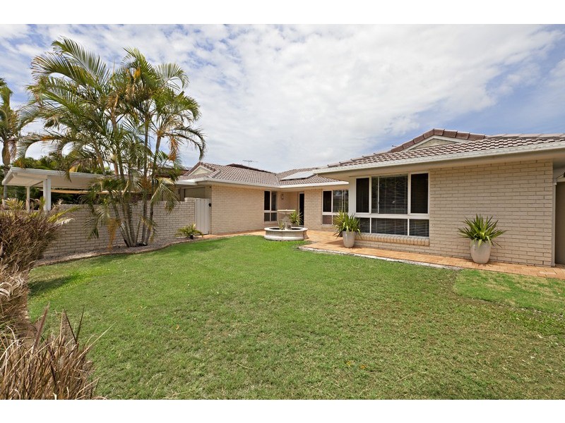 111 GRIFFITH ROAD, Newport QLD 4020