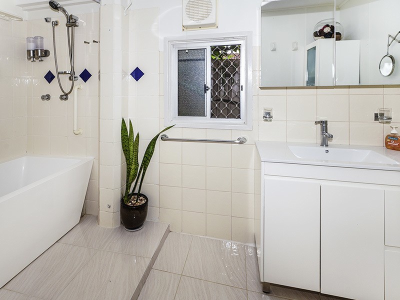 5 PETERSON ST, Scarborough QLD 4020