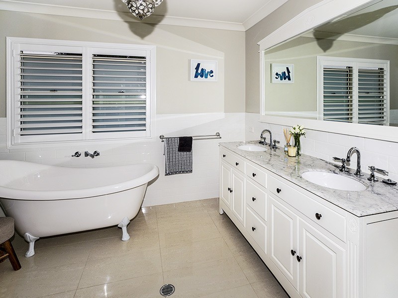 4 SWAN ST, Margate QLD 4019