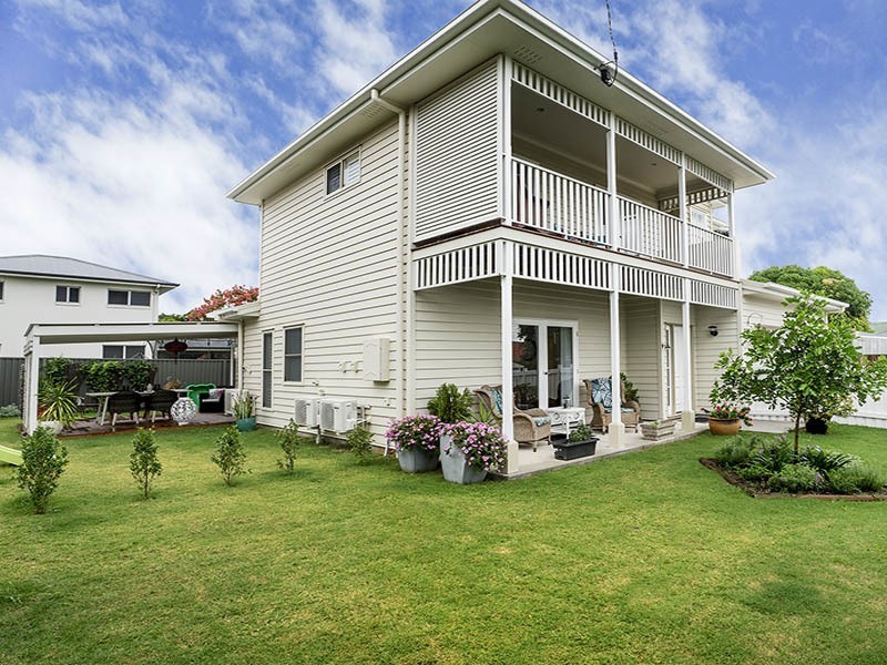 4 SWAN ST, Margate QLD 4019