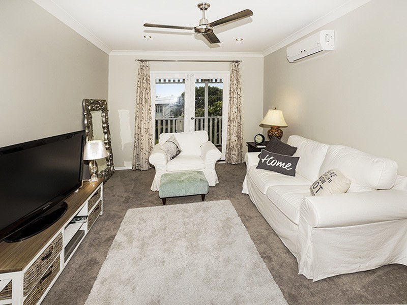 4 SWAN ST, Margate QLD 4019