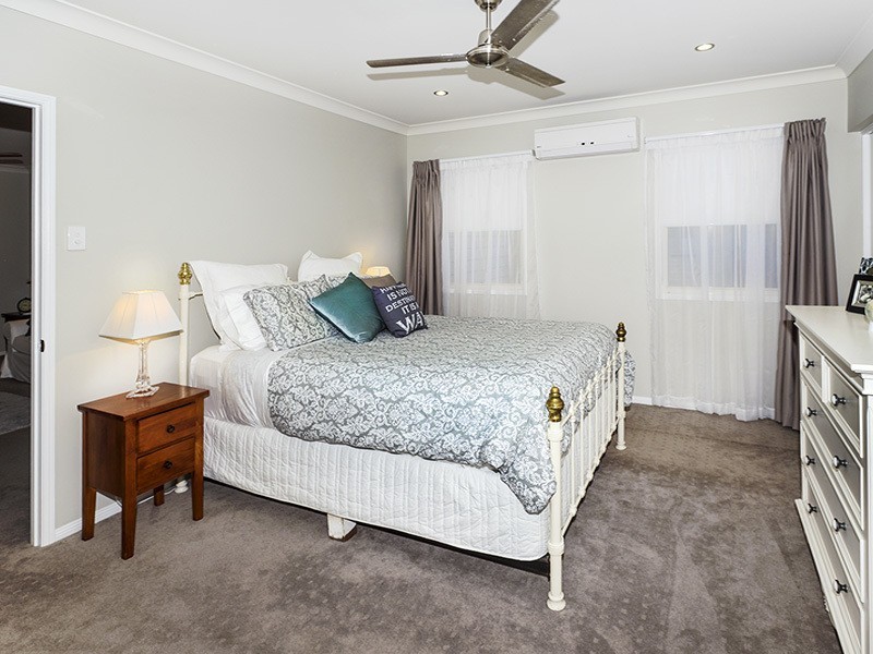 4 SWAN ST, Margate QLD 4019