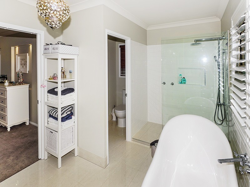 4 SWAN ST, Margate QLD 4019