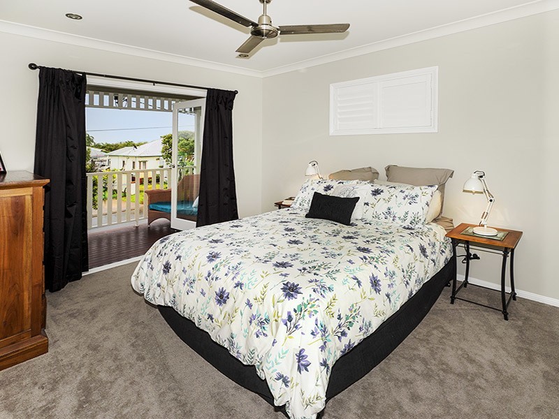 4 SWAN ST, Margate QLD 4019