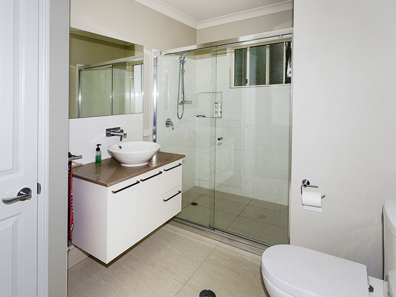 4 SWAN ST, Margate QLD 4019