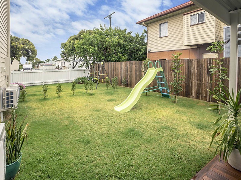 4 SWAN ST, Margate QLD 4019