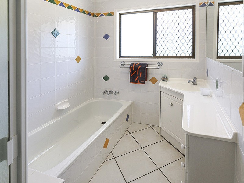 29 SOUTHERN CROSS DRIVE, Newport QLD 4020