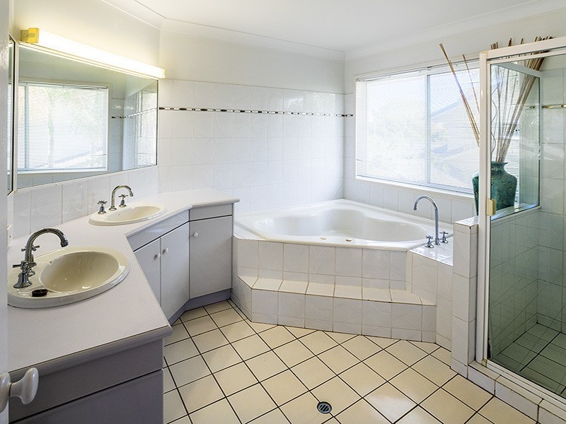 28  INTREPID COURT, Newport QLD 4020