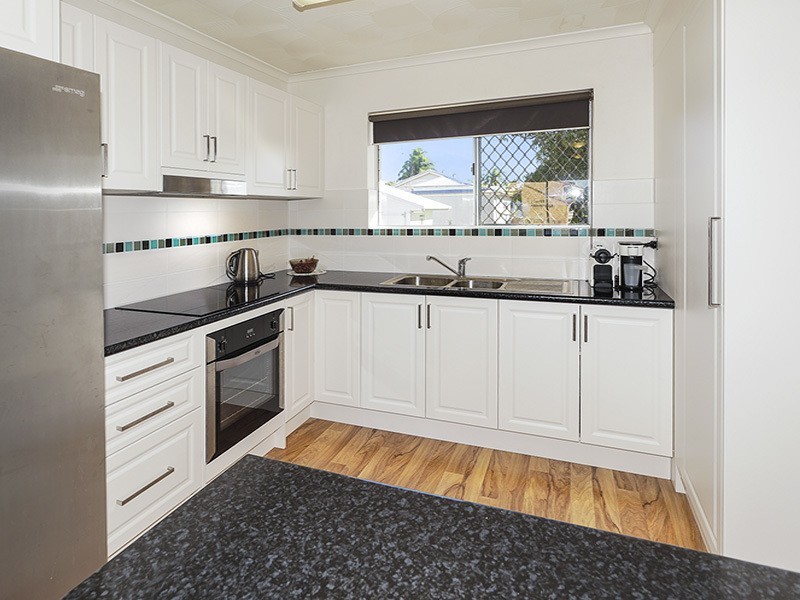 4/8 ELLEN ST, Woody Point QLD 4019