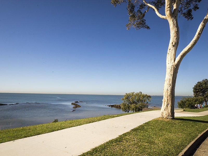 4/8 ELLEN ST, Woody Point QLD 4019