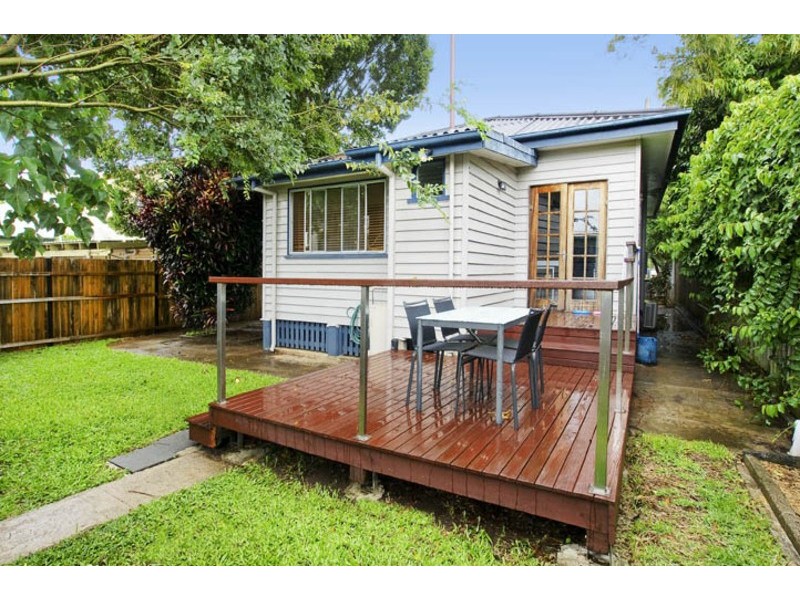 14 PEARL STREET, Scarborough QLD 4020