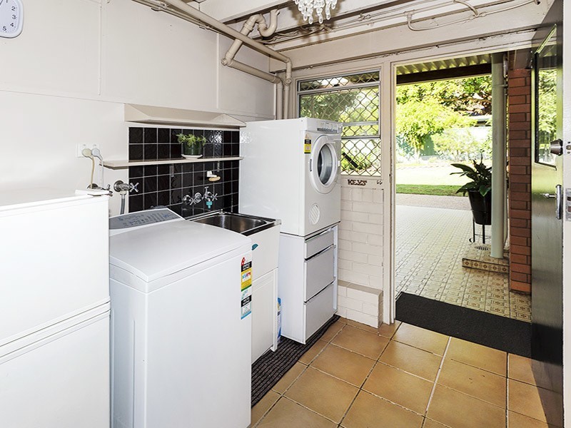8  CEDAR ST, Clontarf QLD 4019