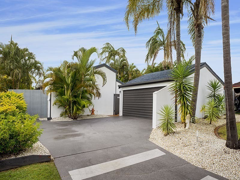 6  VISTA COURT, Newport QLD 4020