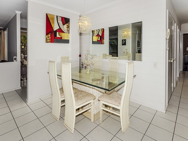 6  VISTA COURT, Newport QLD 4020