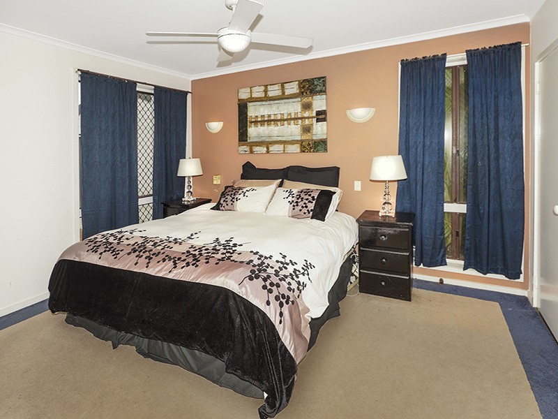 6  VISTA COURT, Newport QLD 4020