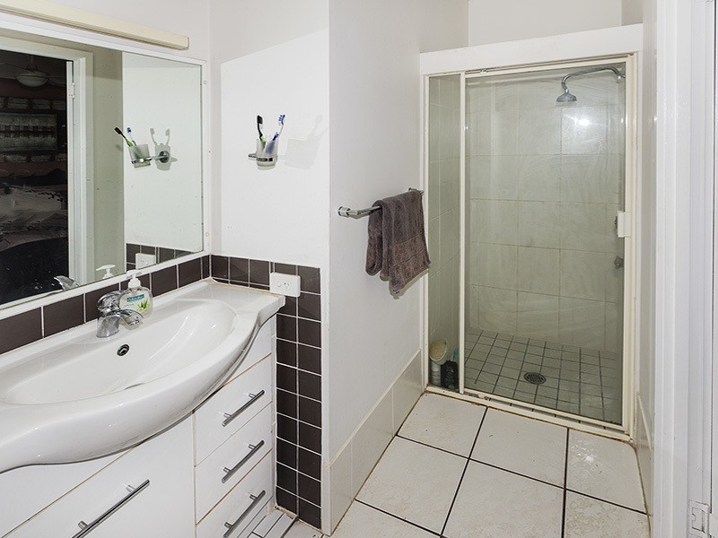 6  VISTA COURT, Newport QLD 4020