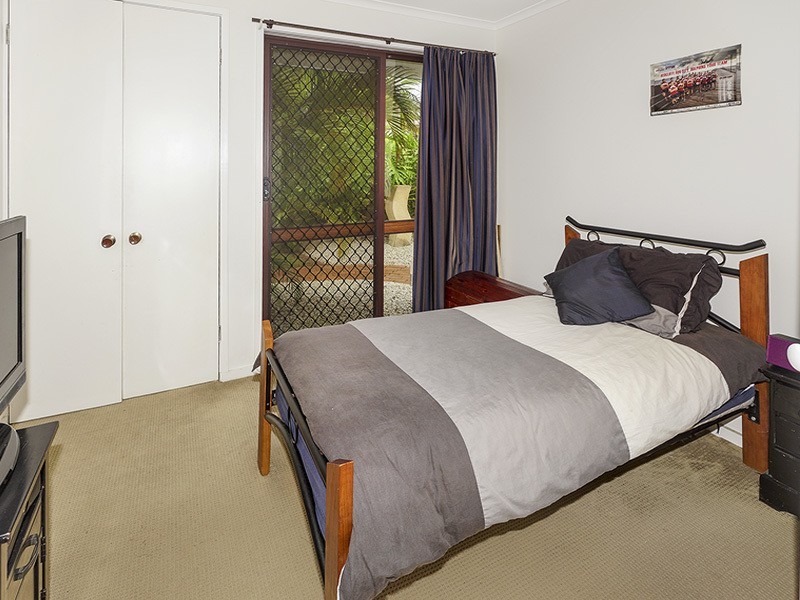 6  VISTA COURT, Newport QLD 4020
