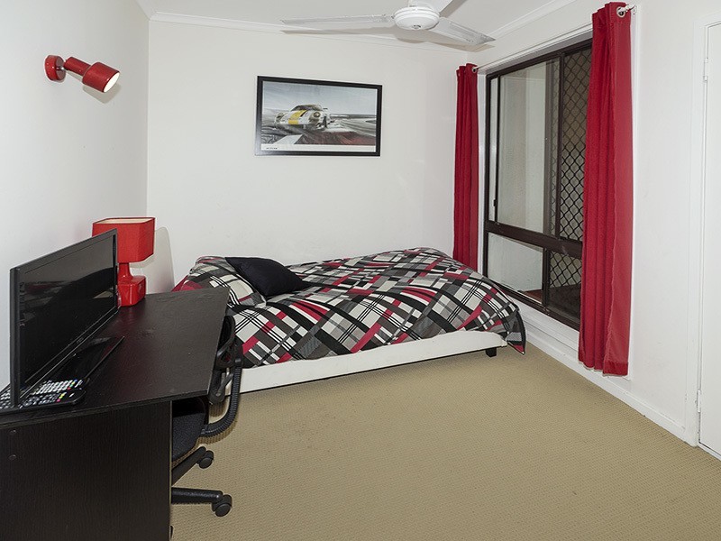 6  VISTA COURT, Newport QLD 4020