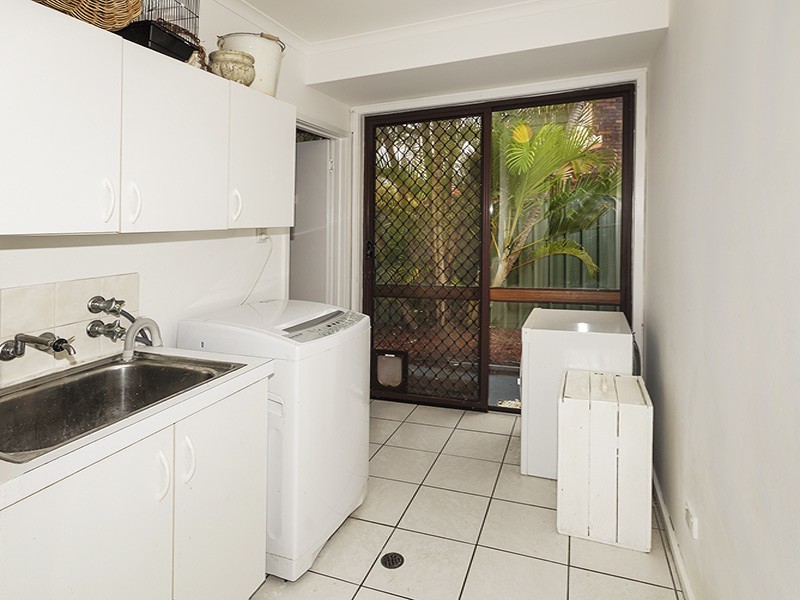 6  VISTA COURT, Newport QLD 4020