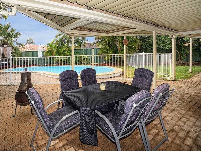 6  VISTA COURT, Newport QLD 4020