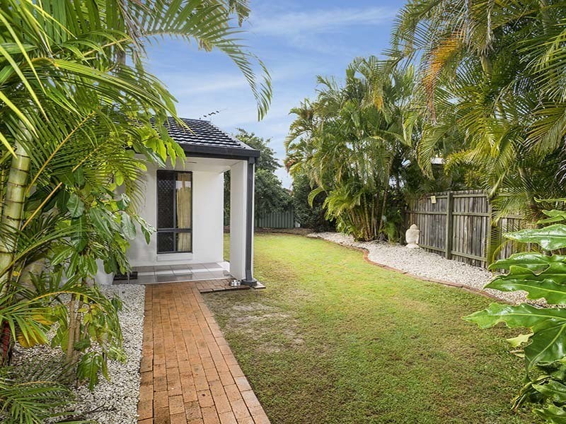 6  VISTA COURT, Newport QLD 4020