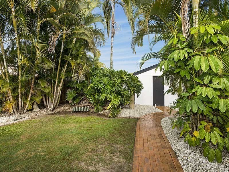 6  VISTA COURT, Newport QLD 4020