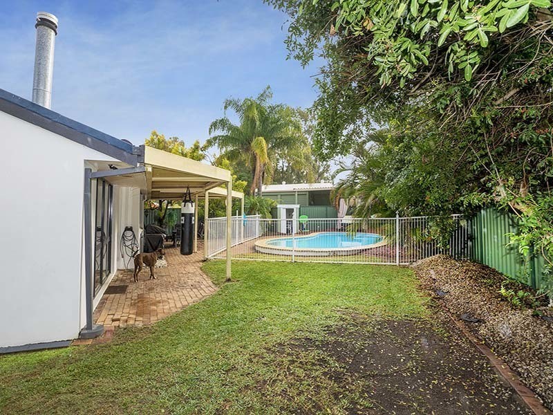 6  VISTA COURT, Newport QLD 4020