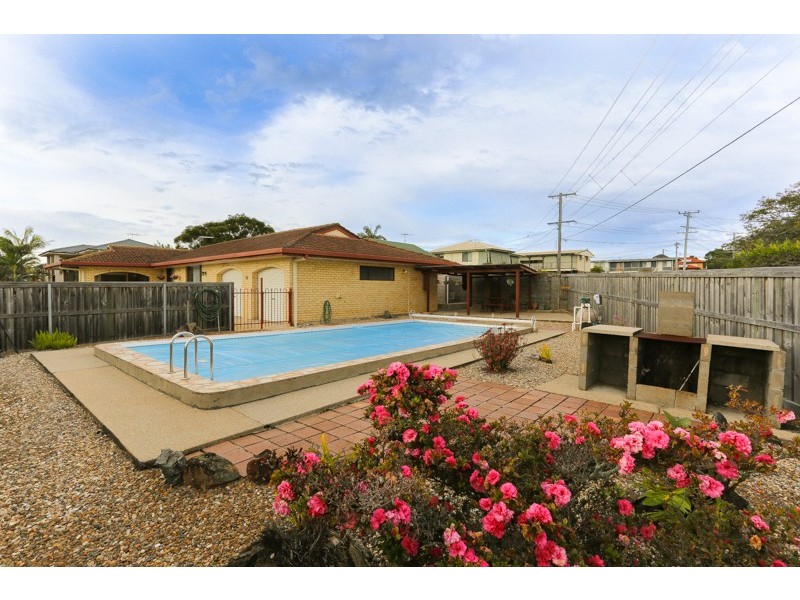35 GARDENIA ST, Clontarf QLD 4019