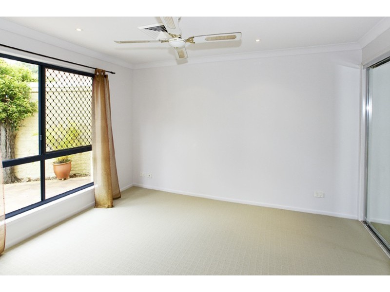 20 OYSTER POINT ESPLANADE, Scarborough QLD 4020