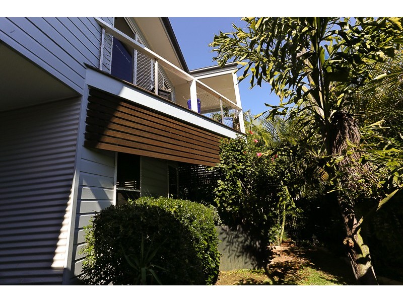 17 VERNON STREET, Clontarf QLD 4019