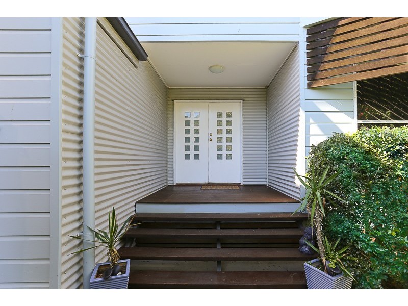 17 VERNON STREET, Clontarf QLD 4019