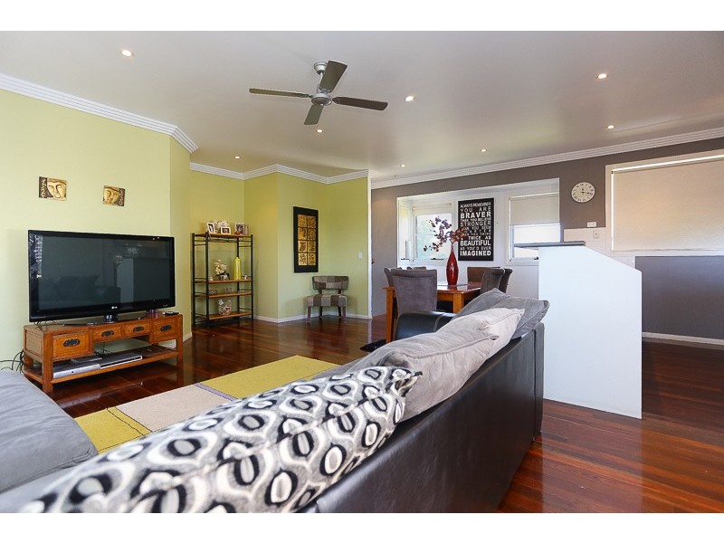 17 VERNON STREET, Clontarf QLD 4019