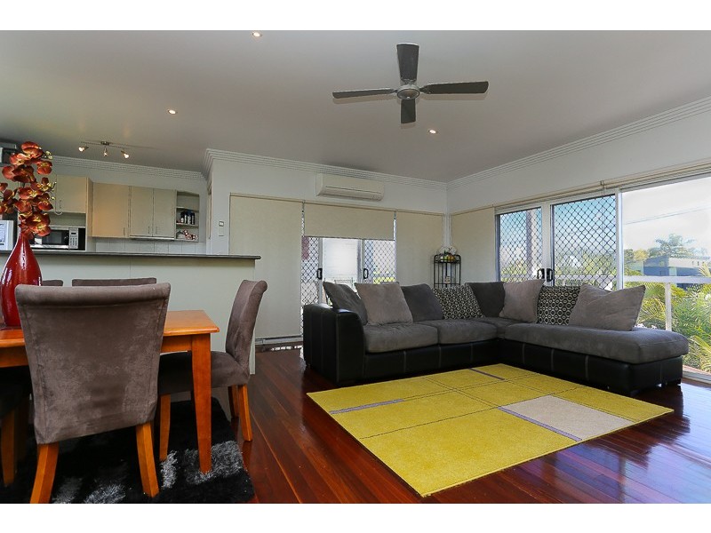 17 VERNON STREET, Clontarf QLD 4019