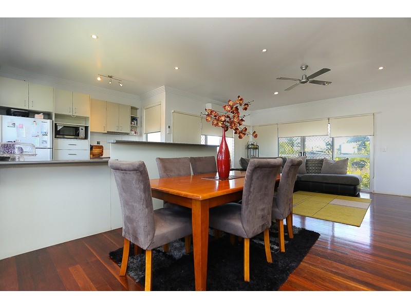 17 VERNON STREET, Clontarf QLD 4019