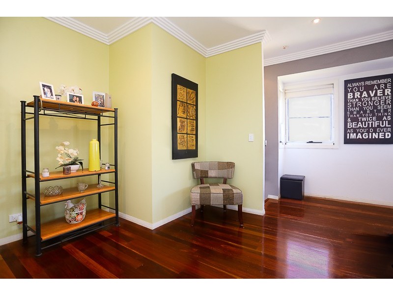 17 VERNON STREET, Clontarf QLD 4019