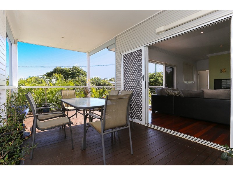 17 VERNON STREET, Clontarf QLD 4019