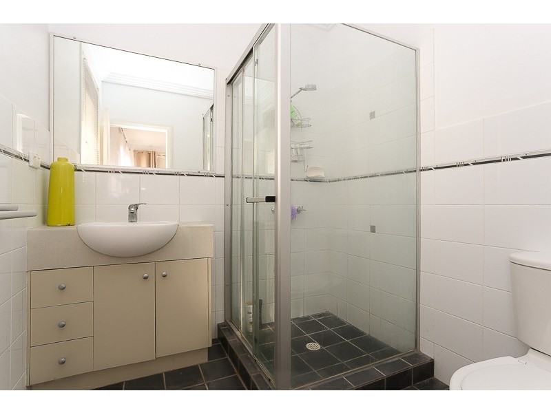 17 VERNON STREET, Clontarf QLD 4019