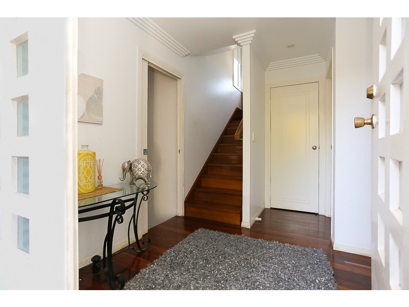 17 VERNON STREET, Clontarf QLD 4019