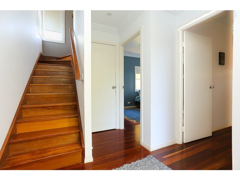 17 VERNON STREET, Clontarf QLD 4019